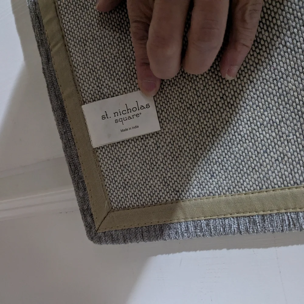 Gray & Off White Inspirational Home Accent Rug. Approx 34